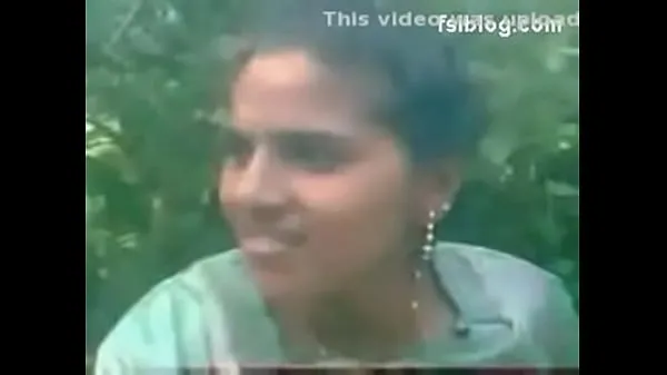 Chatte indienne fille en plein air montrant les seins extraits vidéo HD