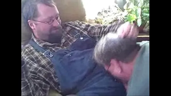 HD Cigar Daddy Top Gets His Cock Sucked by Old Manзажимы питания