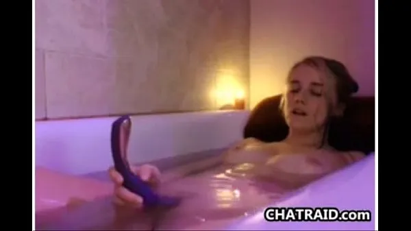 Clip nguồn HD Teen Masturbates In The Bath Tub