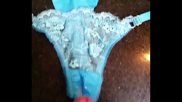 éjacule dans la culotte de ma copine ... encore extraits vidéo HD