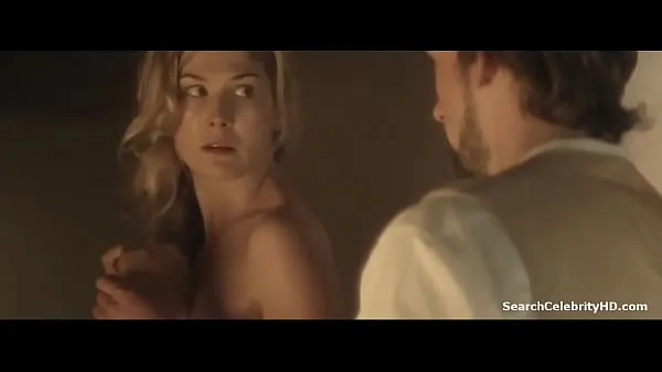 Clips de alimentación HD Rosamund Pike en Mujeres enamoradas 2012