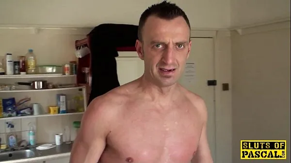 Busty bdsm brit dominato e fatto schizzareClip di alimentazione HD