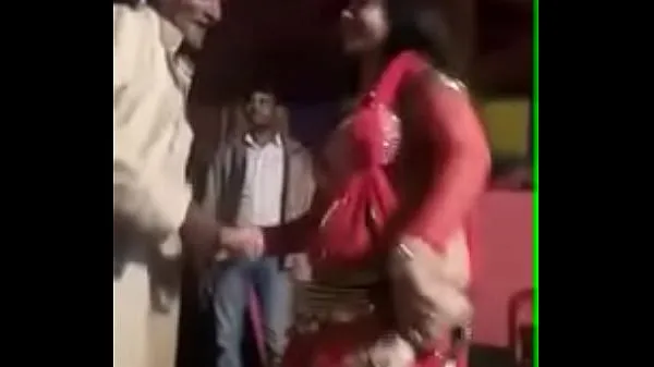 HD Mujra excites a thatki Budha (old man) horny. Funny dance daya Klip