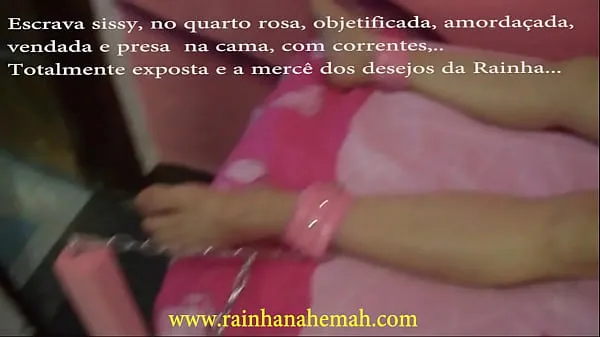 Sissy Maid della regina Nahemah legata a lettoClip di alimentazione HD