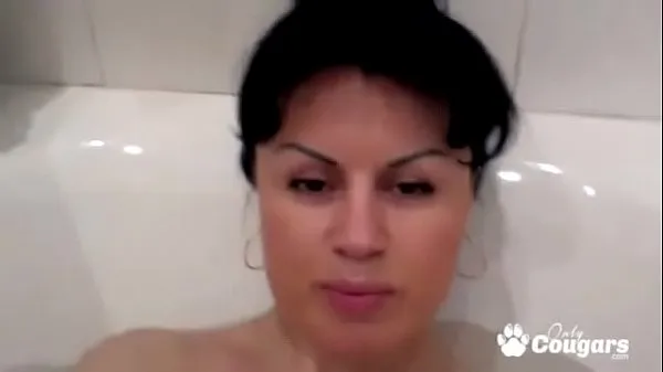 Clips de alimentación HD Gordita milf nataly masturbándose en el baño