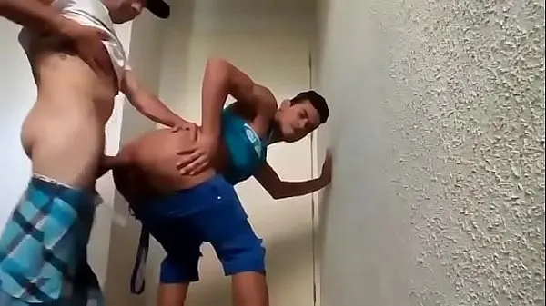 Clips de alimentación HD tio hetero comiendo sobrino travieso