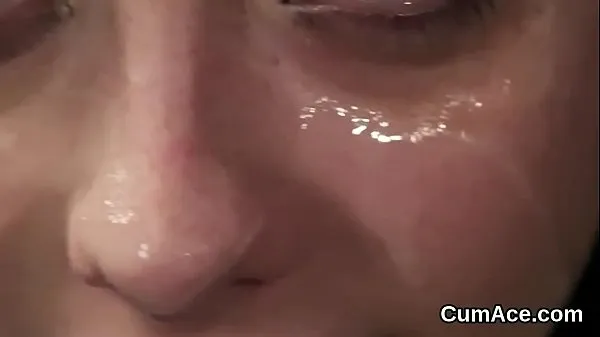 Unusual beauty gets cumshot on her face swallowing all the chargeClip di alimentazione HD