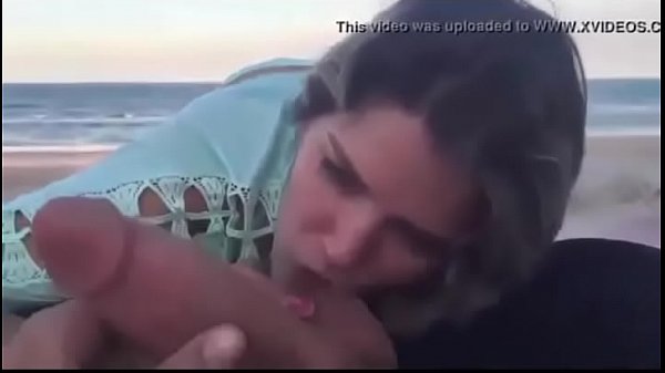 HD jkiknld Blowjob on the deserted beach stroomclips