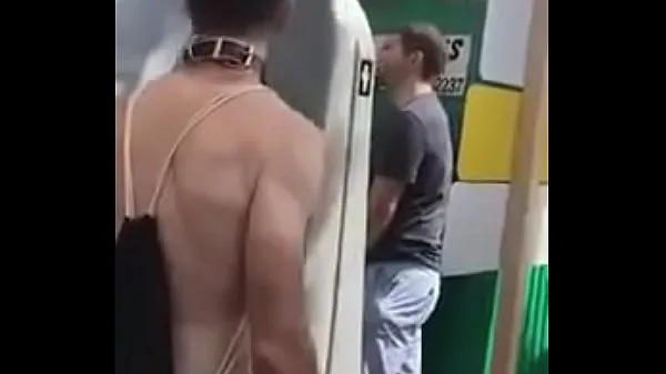 HD d. piss at public toilet kraftklipp