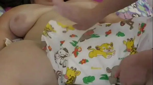 Clips de alimentación HD abdl y fantasias fetichistas con panales con y calientes