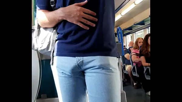 Grande valigia sul grande treno di rigonfiamentoClip di alimentazione HD