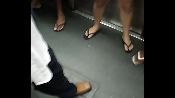 Fille chaude en short dans le métro extraits vidéo HD