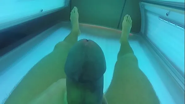 HD Cumming While Getting Tan in Public Solarium stroomclips