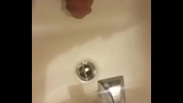 HD Male pissing in sink kraftklipp