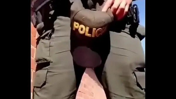 HD policeman enjoying kraftklipp