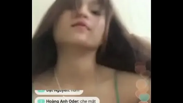 HD Cute girl show her boobs napájecí klipy