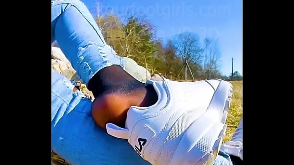 HD Shoeplay Dipping Girl slips out of her sweaty stinky Nylons sneakers Feet footfetish clip video foot toe napájecí klipy