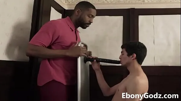 Black Cocksei insegna White Twink - GayClip di alimentazione HD