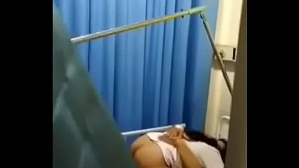 HD Медсестра поймана за сексом с пациентомзажимы питания