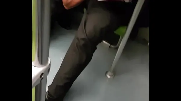 HD Ele o chupa no metrô até que ele vem e os joga clipes de energia