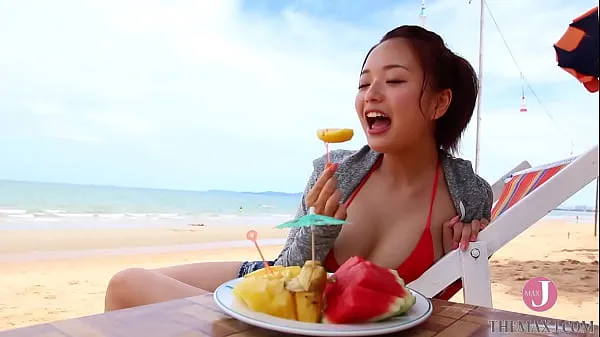 HD She wears a bright red bikini and chews on fruits, dripping juice and dripping soft milk-Mayumi Yamanaka [bmay-009 power Clips