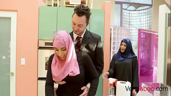 Ho sempre voluto scopare la mia figliastra mentre indossava l'hijabClip di alimentazione HD