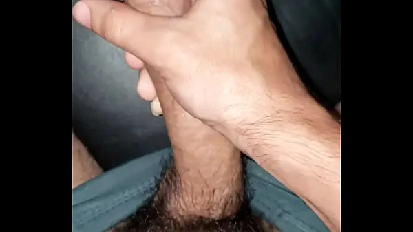 Clips de alimentación HD Joven masturbándose en el baño