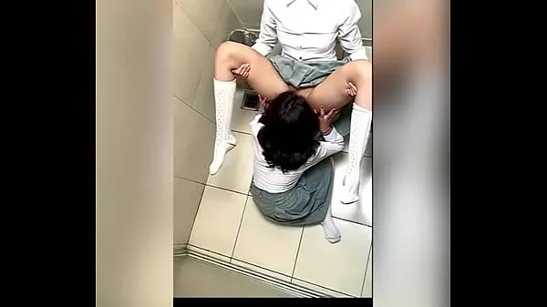 HD Two Lesbian Students Fucking in the School Bathroom! Pussy Licking Between School Friends! Real Amateur Sex! Cute Hot Latinas พาวเวอร์คลิป