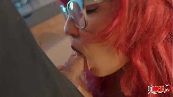 HD Beautiful sexy babe with glasses sucks and gets cum in mouth napájecí klipy