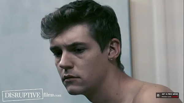 HD Twink traz amigo para amigo mais velho da família para seu primeiro sexo anal - Virgin No More Pt 2 - DisruptiveFilms clipes de energia