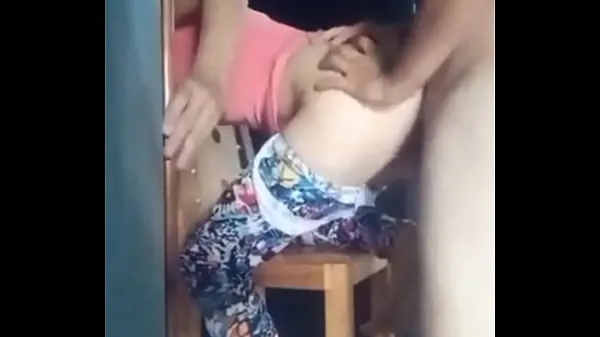 Clips de alimentación HD En mi casa hay una empleada de servicio venezolana y me la folle