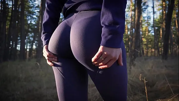 Clips de alimentación HD Latina Milf In Super Tight Yoga Pants Teasing Her Amazing Ass In The Forest