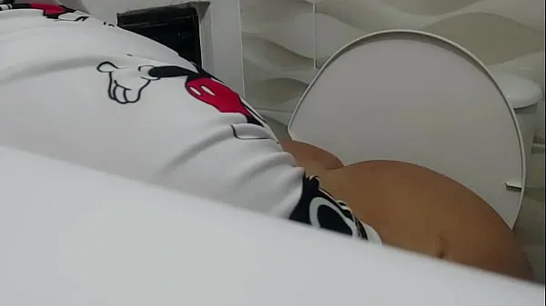 HD CATCHING MY STEPMOM'S BEAUTIFUL ASS IN THE BATHROOM power Clips