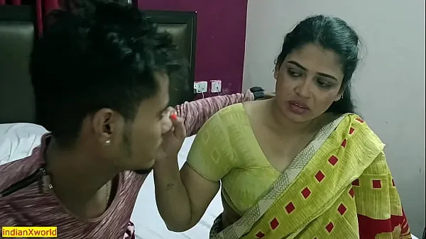 Un mécanicien de télévision baise une bhabhi chaude dans sa chambre! Desi Bhabhi Sexe extraits vidéo HD