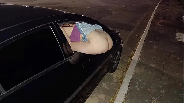 HD Wife ass out for strangers to fuck her in public -teholeikkeet