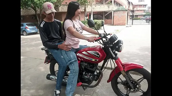 HD I WAS TEACHING MY NEIGHBOR DEK NEIGHBORHOOD HOW TO RIDE A MOTORCYCLE, BUT THE HORNY GIRL SAT ON MY LEGS AND IT EXCITED ME HOW DELICIOUS power Clips