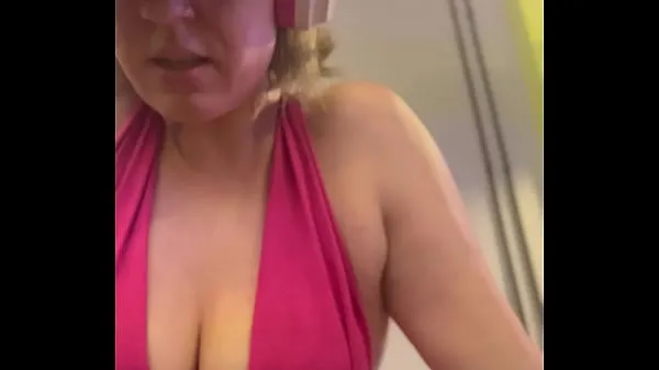 HD Wow, my training at the gym left me very sweaty and even my pussy leaked, I was embarrassed because I was so horny kraftklipp