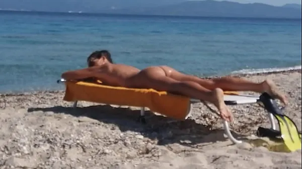 Exhibitionnisme de drones sur une plage nudiste extraits vidéo HD