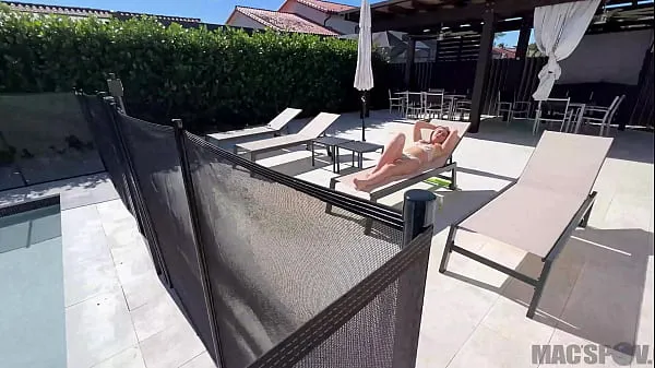 Petite Blonde Neighbor Krissy Knight Gets Fucked Outside by the Pool extraits vidéo HD