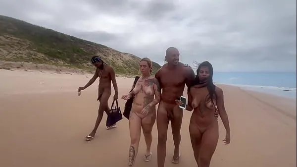 I had an orgy on the nudist beach with my hot friends and I even recorded it extraits vidéo HD