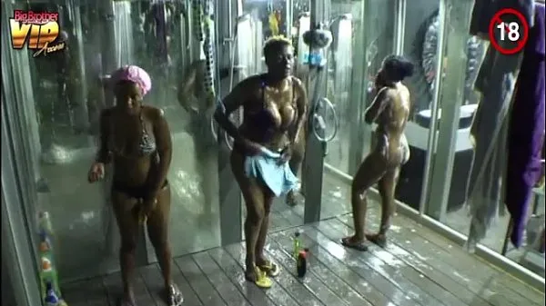 Clips de alimentación HD Big Brother Africa Hotshots Shower Hour - Goitse Butterphly Sipe Luis